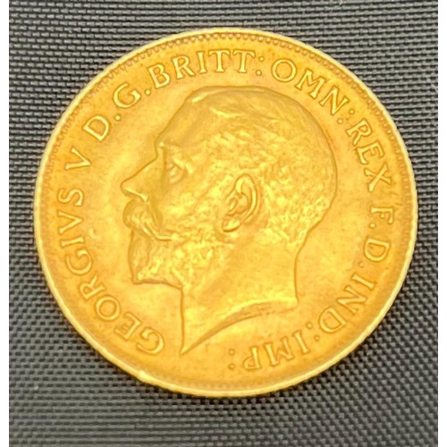 508 - 1913 George V Half sovereign gold coin.