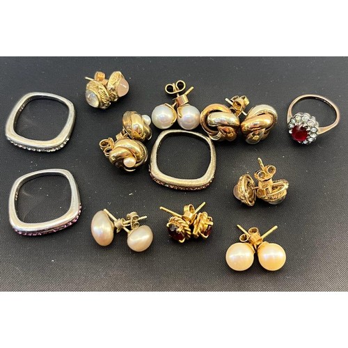 561 - A selection of 9ct yellow gold earrings; Pair of 9ct gold and moonstone earrings, 9ct yellow gold an... 