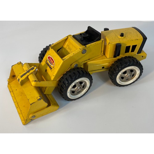 351 - A collection of vintage Tonka vehicles; Tonka Rotating Crane, Tonka T-6 Bulldozer & other vehicles