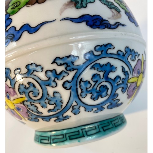 179 - A Chinese Ming dynasty dragon pattern vase  [30cm]