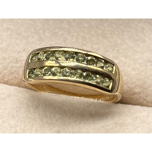 52 - 9ct yellow gold ring set with a cluster of round cut green gem stones, two rows. [Ring size N] [2.61... 