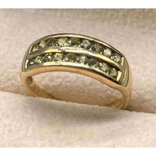 52 - 9ct yellow gold ring set with a cluster of round cut green gem stones, two rows. [Ring size N] [2.61... 