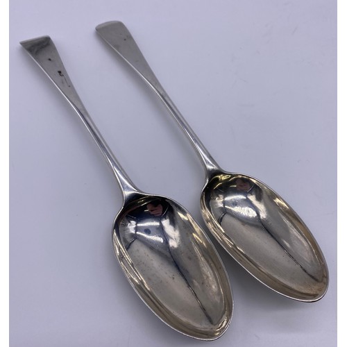 21 - Pair of George III Scottish table spoons,
James Hewitt, Edinburgh 1780, plain
Length: 22.5cm, weight... 