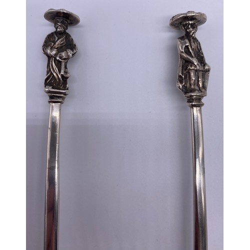 69 - A pair of Apostle spoons I.B marked twice, indistinct town mark, of traditional form, the apostles a... 