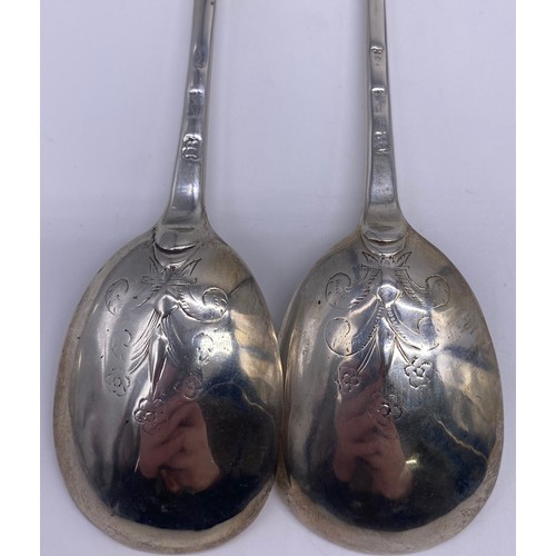 69 - A pair of Apostle spoons I.B marked twice, indistinct town mark, of traditional form, the apostles a... 