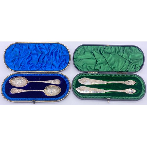 84 - A pair of silver spoons in fitted box with two fish knifes also in fitted box. Combined silver weigh... 