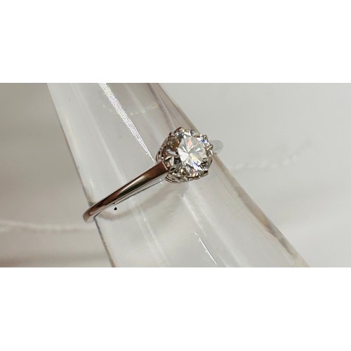 5 - Single stone diamond ladies ring, 1ct round brilliant cut stone claw set on a platinum band. Ring si... 