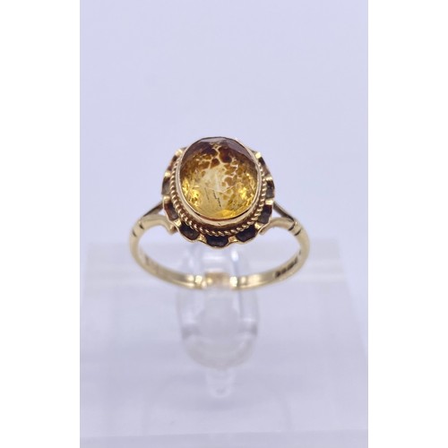 14 - 9ct gold ladies ring, oval cut yellow citrine stone 
Size:O/P
Weight:2.42g