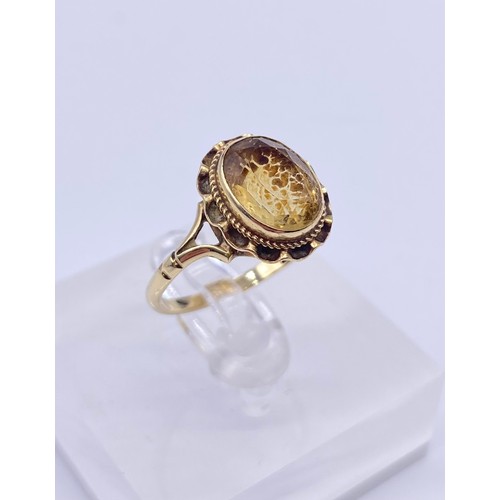 14 - 9ct gold ladies ring, oval cut yellow citrine stone 
Size:O/P
Weight:2.42g