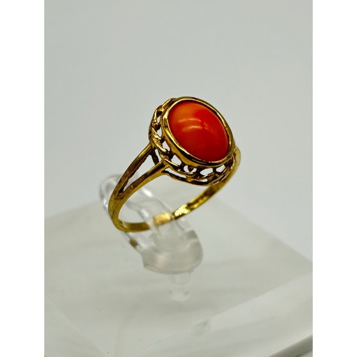 18 - 9ct gold ladies ring 
Size: N/O
Weight: 1.55g