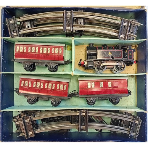 254 - Clockwork Hornby Train Passenger Set No.41, made in England by Meccano Ltd.