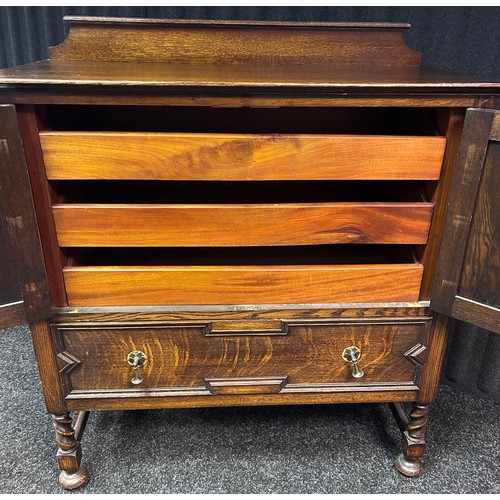 210 - 19th century oak cabinet, raised on turned legs