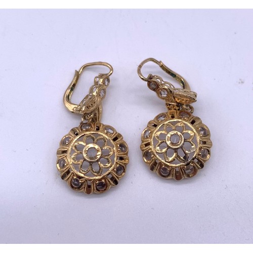 5 - 18ct Gold ladies drop earrings 
Weight - 2.6g
[Foreign Hallmark, tested 18ct]