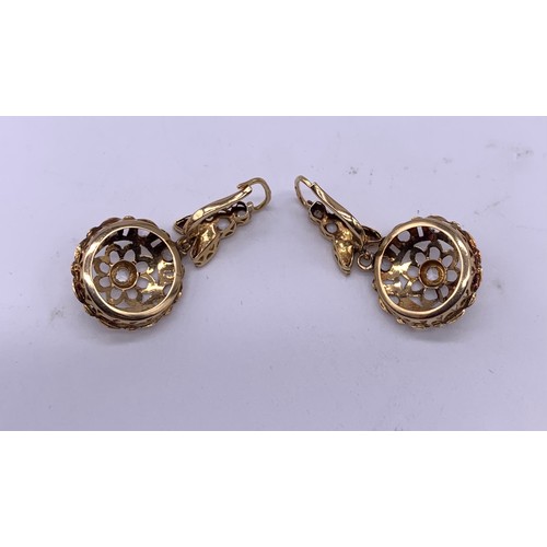 5 - 18ct Gold ladies drop earrings 
Weight - 2.6g
[Foreign Hallmark, tested 18ct]