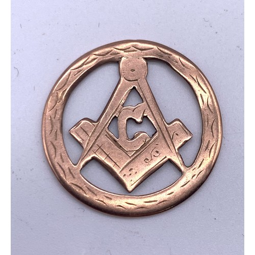 4 - 9ct Gold Masonic circular pendant 
Weight - 2.82g
Diameter - 23mm