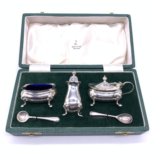 36 - Walker & Hall Birmingham silver condiment set in original box 
Weight - 109g
[spoons are silver but ... 