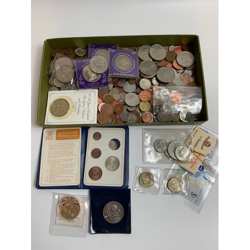 387 - Collection of mixed coins mostly British, Commemorative coins and Jack Nicklaus £5 Note