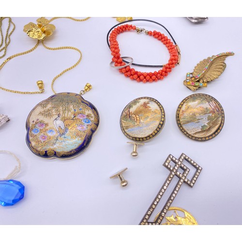 41 - A group of costume jewellery to include; Elephant hair bracelet; coral bracelet; three Satsuma butto... 