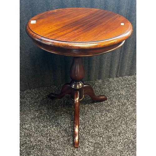 249 - Reproduction mahogany Victorian style occasional table, The circular surface above a baluster column... 