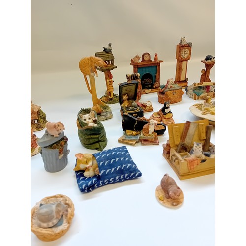 402 - Collection of Lilliput Lane cottages and border fine arts cat figures etc