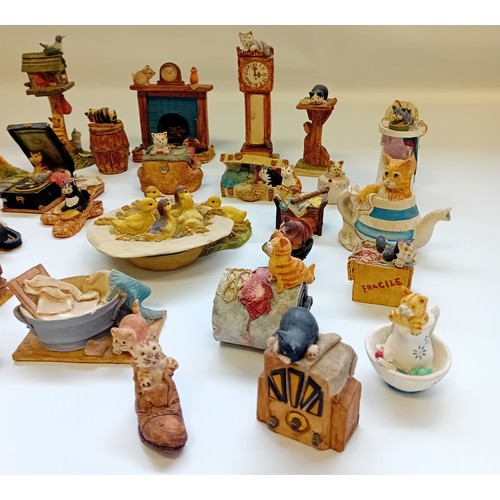 402 - Collection of Lilliput Lane cottages and border fine arts cat figures etc