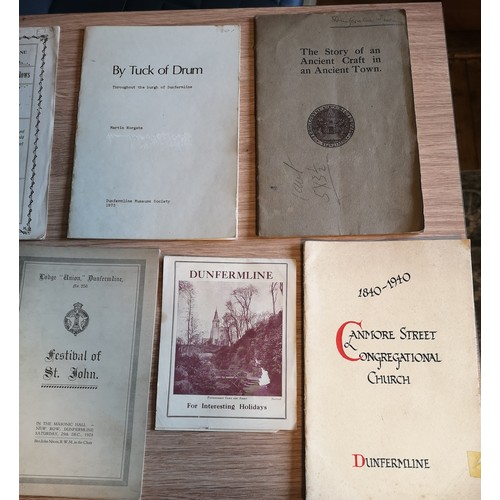 370 - Books and Booklets On Dunfermline and Surrounding areas to include vintage pamphlets as pictured.