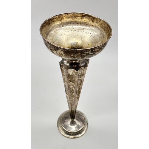 27 - Weighted silver trumpet vase, G H Inshaw ,Birmingham 1922

Weight - 397g