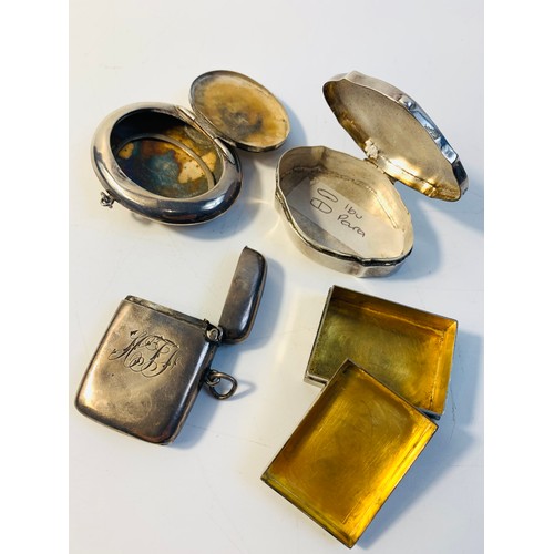 63 - Silver and agate vesta case, William Henry Leather; subsequently W H Leather & Son 1905, Silver pill... 