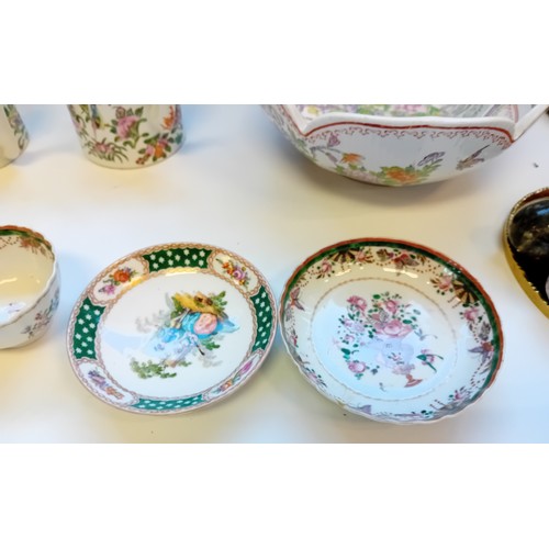 137 - Mixed lot of Chinese porcelain, some with signature/stamps