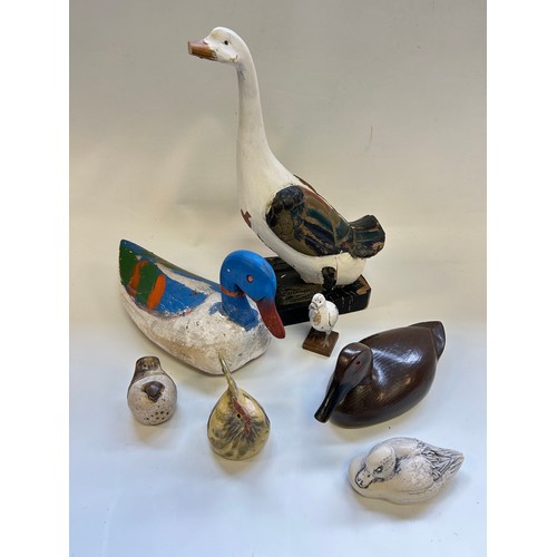 288 - A mixed lot of bird figures to include a hand-carved & painted duck decoy, wooden duck figures, A la... 