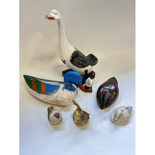 288 - A mixed lot of bird figures to include a hand-carved & painted duck decoy, wooden duck figures, A la... 