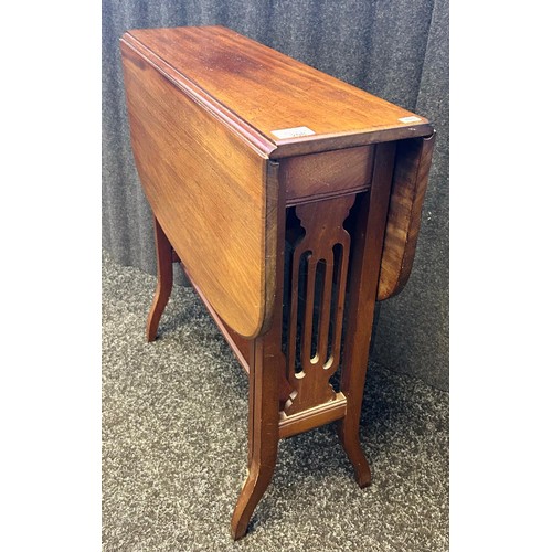 208 - 19th Century Mahogany Sutherland Table [65x61x20.5]