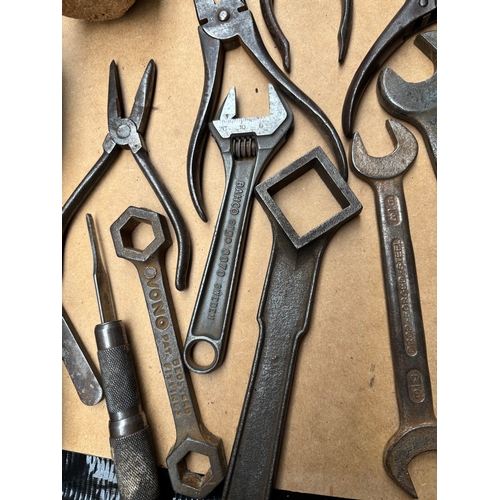 444 - Collection of various vintage tools