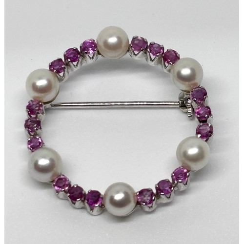 10 - 15ct Gold and Pearl star brooch together with 18ct white gold ladies brooch 

15ct Weight - 9.34g
18... 