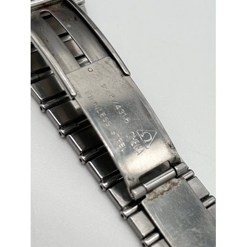 30 - OMEGA - a bi-metal Constellation quartz calendar bracelet watch circa 1991, champagne dial with dot ... 
