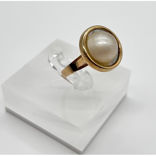 25 - 9ct Gold ladies Mabe Pearl ring 

Size - N/O
Weight - 2.73g