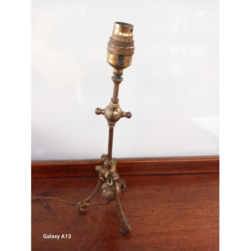 409 - Collection of vintage collectables to include train lantern, brass weights  F Whitfield of Birmingha... 