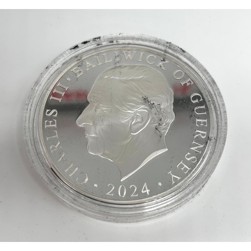 72 - The Royal Mews Masterpiece 5oz Silver Proof Coin
Limited Edition 46 of 495

999 Silver 
Weight in gr... 