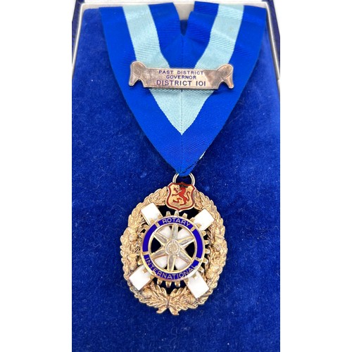 97 - Two cased Silver Rotary International medals by Toye Kenning & Spencer
Dunfermline President 1986-87... 