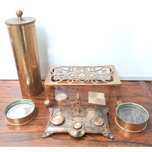 415 - Collection of brassware to include 1917 large ammunition shell, two end cases and a set of ornate sc... 