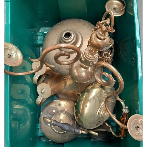 416 - Box of brassware.