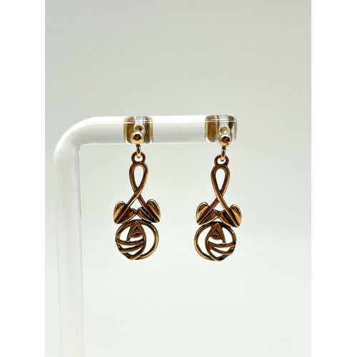 26 - 9ct Gold McIntosh Style Pendant and Necklace with 2 pairs of 9ct McIntosh Style Earrings 
Weight - 1... 