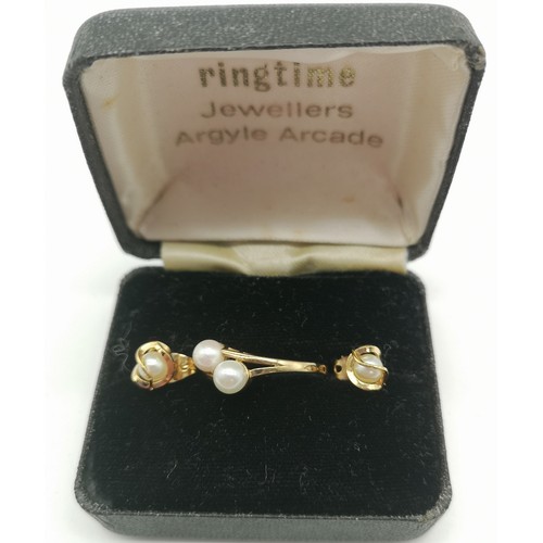 34 - 9ct Yellow Gold Pearl Ring together with yellow metal pearl earrings 
Size - P/Q
Ring Weight - 1.60g