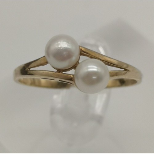 34 - 9ct Yellow Gold Pearl Ring together with yellow metal pearl earrings 
Size - P/Q
Ring Weight - 1.60g