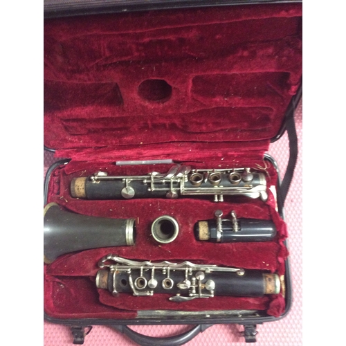 173 - Clarinet in fitted case.