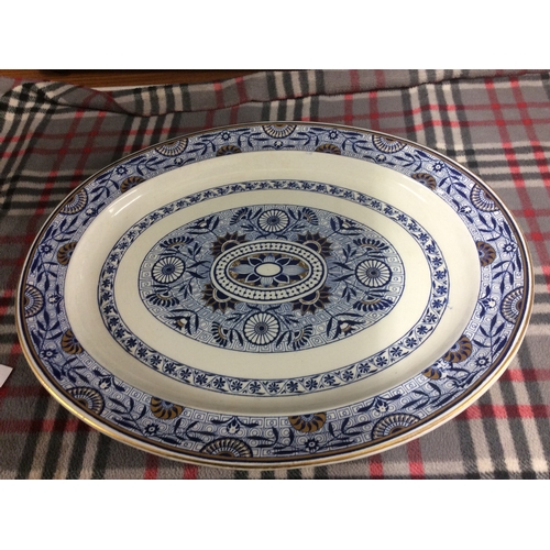 195 - Large wedgewood missletoe charger 48cm by 40cm.