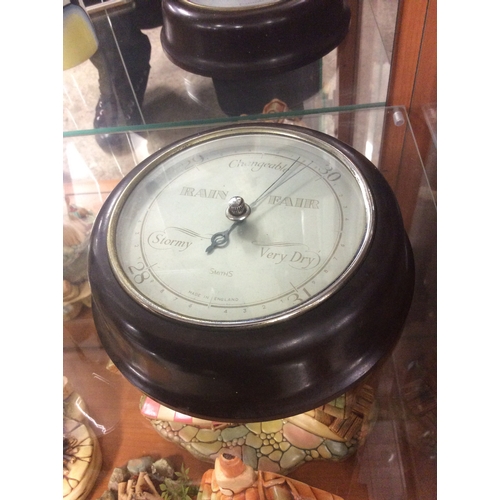 276 - Bakelite barometer.