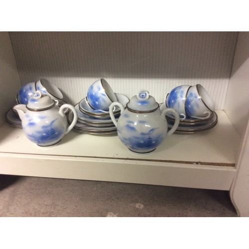 292 - Shelf of Chinese tea ware.