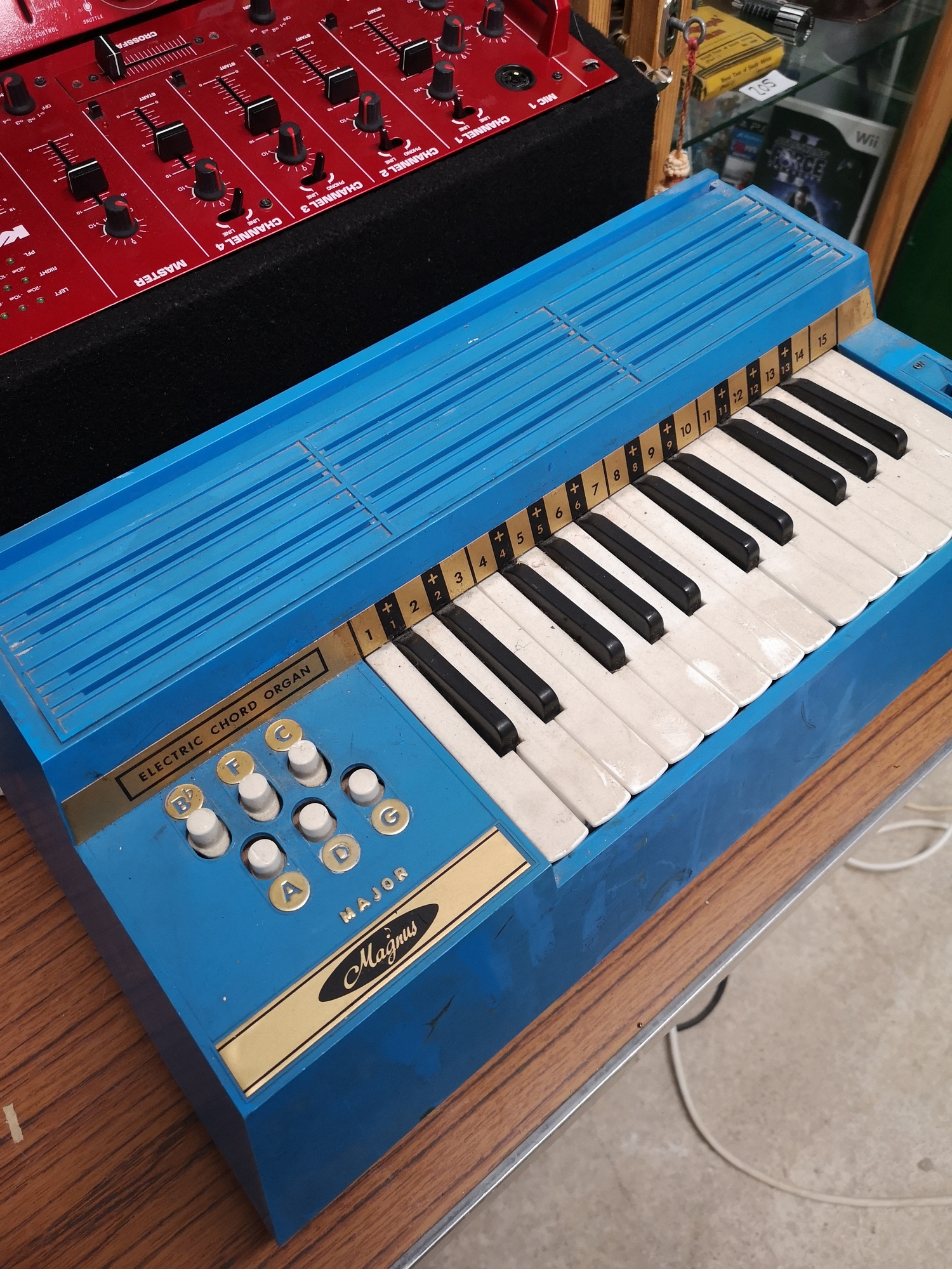 Magnus major deals electric chord organ