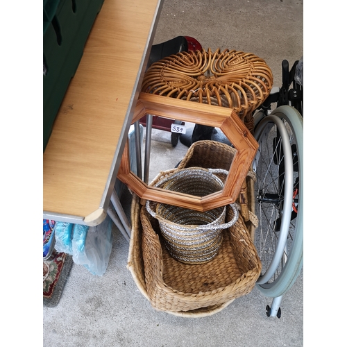 539 - Lot of wicker wares etc.